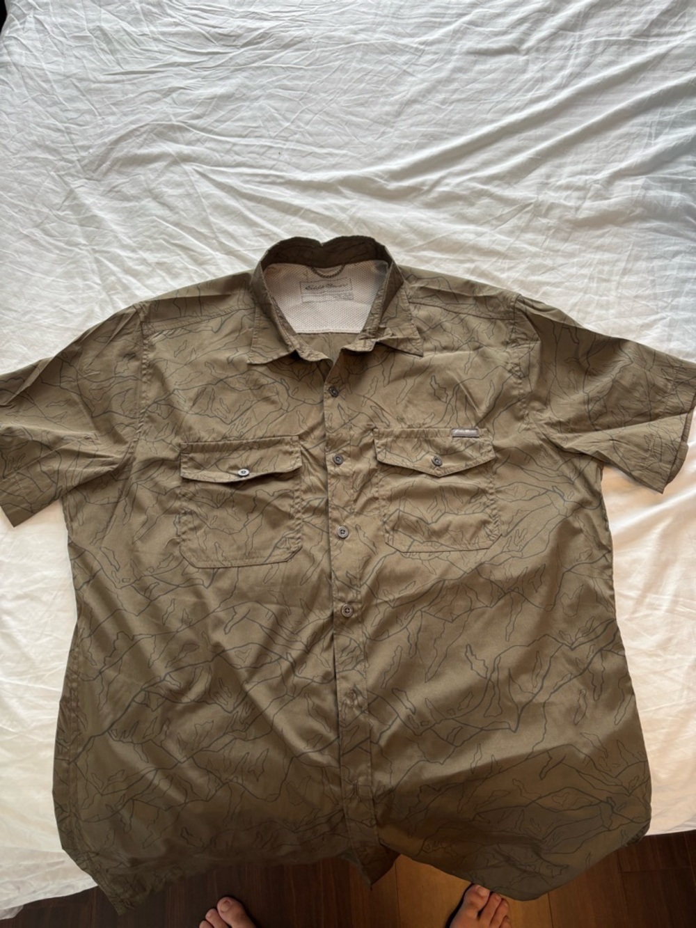 Eddie Bauer Short-Sleeve Button-Down Shirt in Olive Green